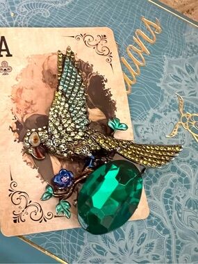 New! Aratta Birds of a Feather Green Rhinestone Beautiful Oversized Brooch Pin